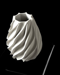 Vaza Decorativa Twisted ArtVeris Inaltime 20cm Alb Wanty