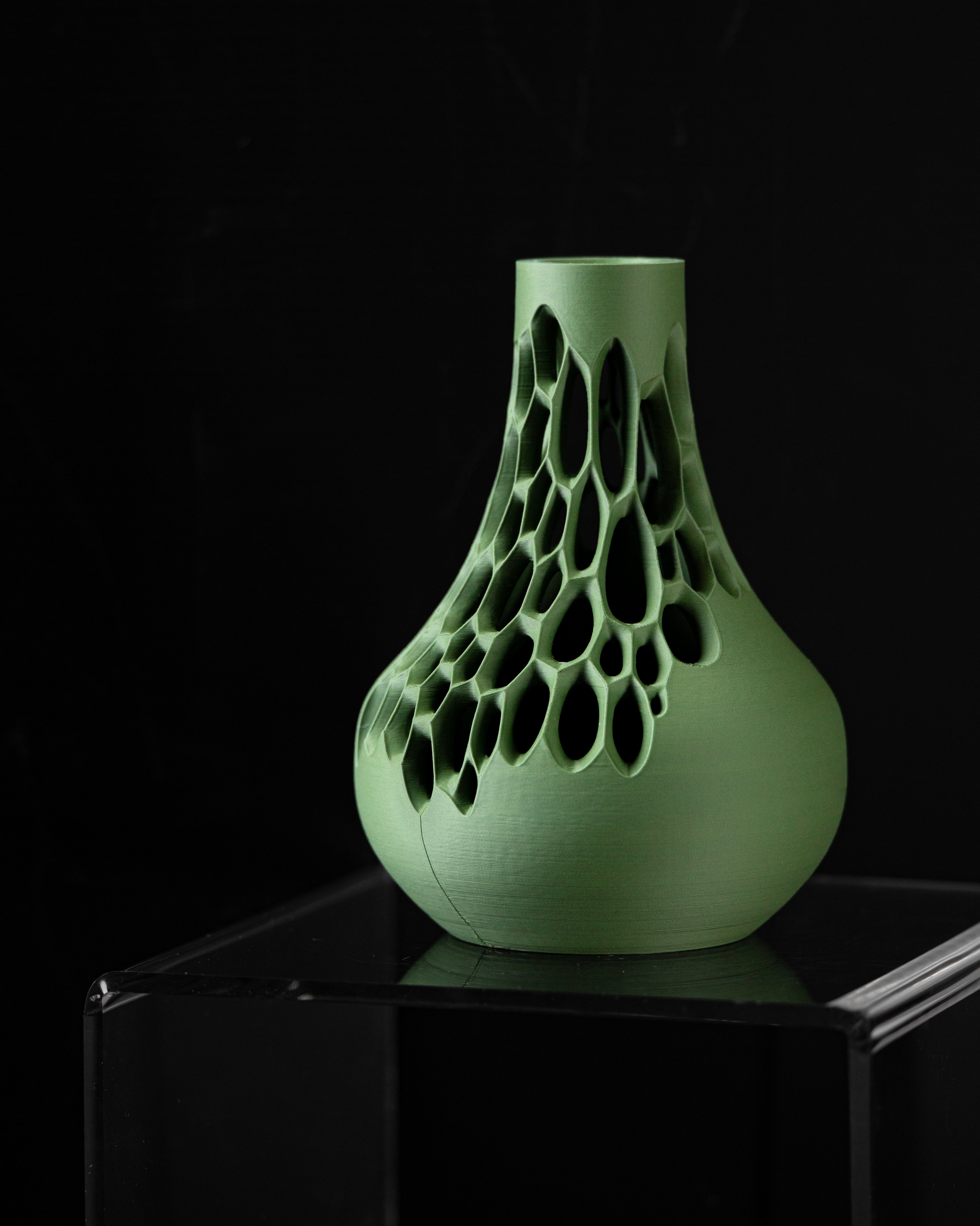 Vaza Decorativa Virus ArtVeris Inaltime 20cm