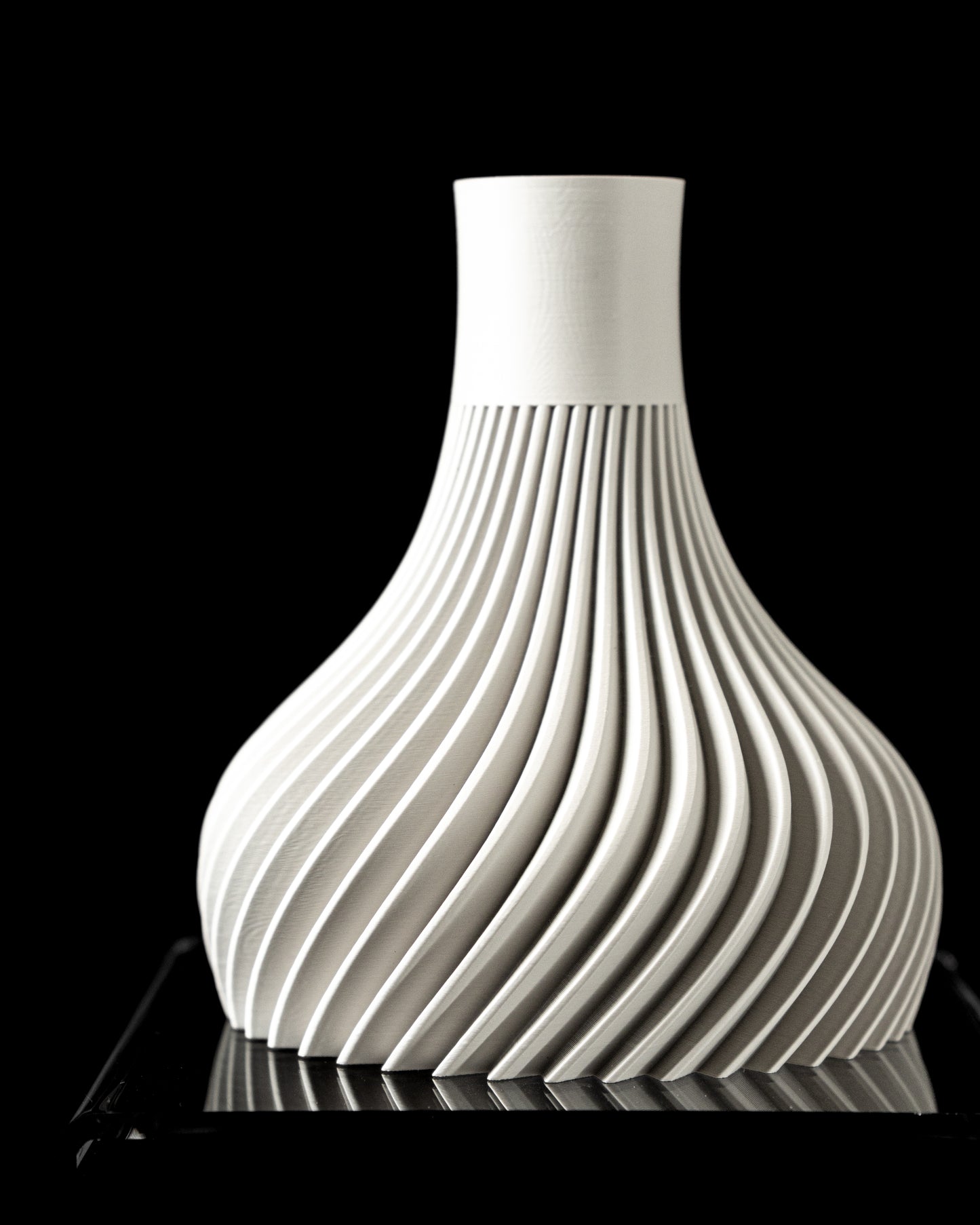 Vaza Decorativa Ridged ArtVeris Inaltime 20cm