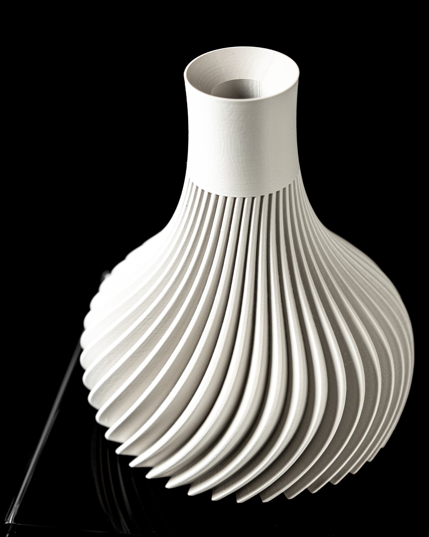 Vaza Decorativa Ridged ArtVeris Inaltime 20cm