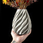 Vaza Decorativa Twisted ArtVeris Inaltime 20cm Alb