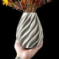Vaza Decorativa Twisted ArtVeris Inaltime 20cm Alb