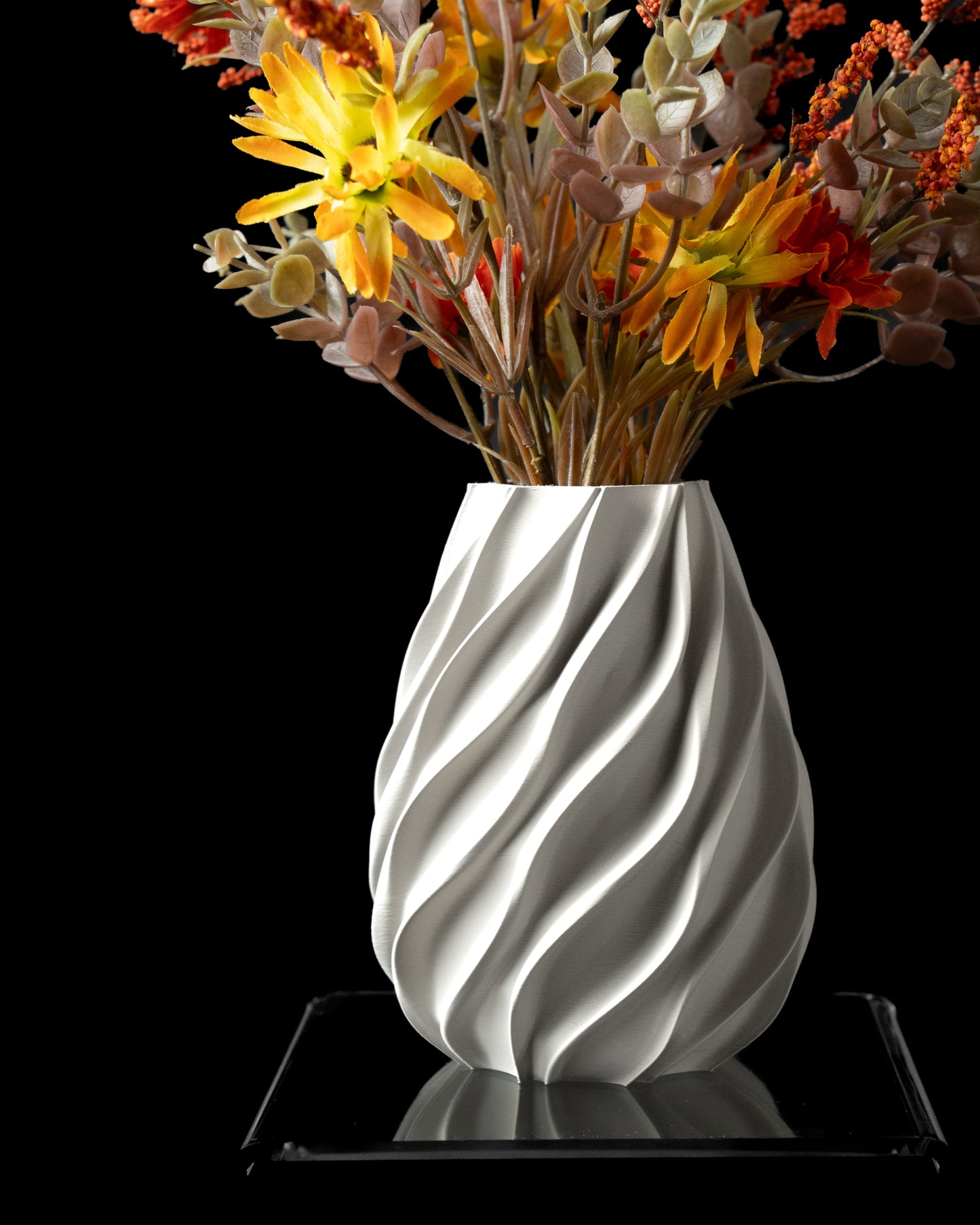 Vaza Decorativa Twisted ArtVeris Inaltime 20cm Alb