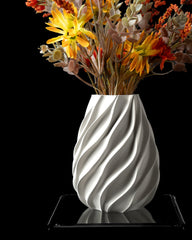 Vaza Decorativa Twisted ArtVeris Inaltime 20cm Alb Wanty