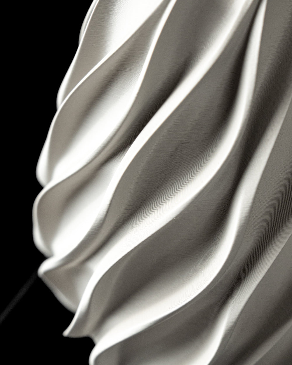 Vaza Decorativa Twisted ArtVeris Inaltime 20cm Alb Wanty