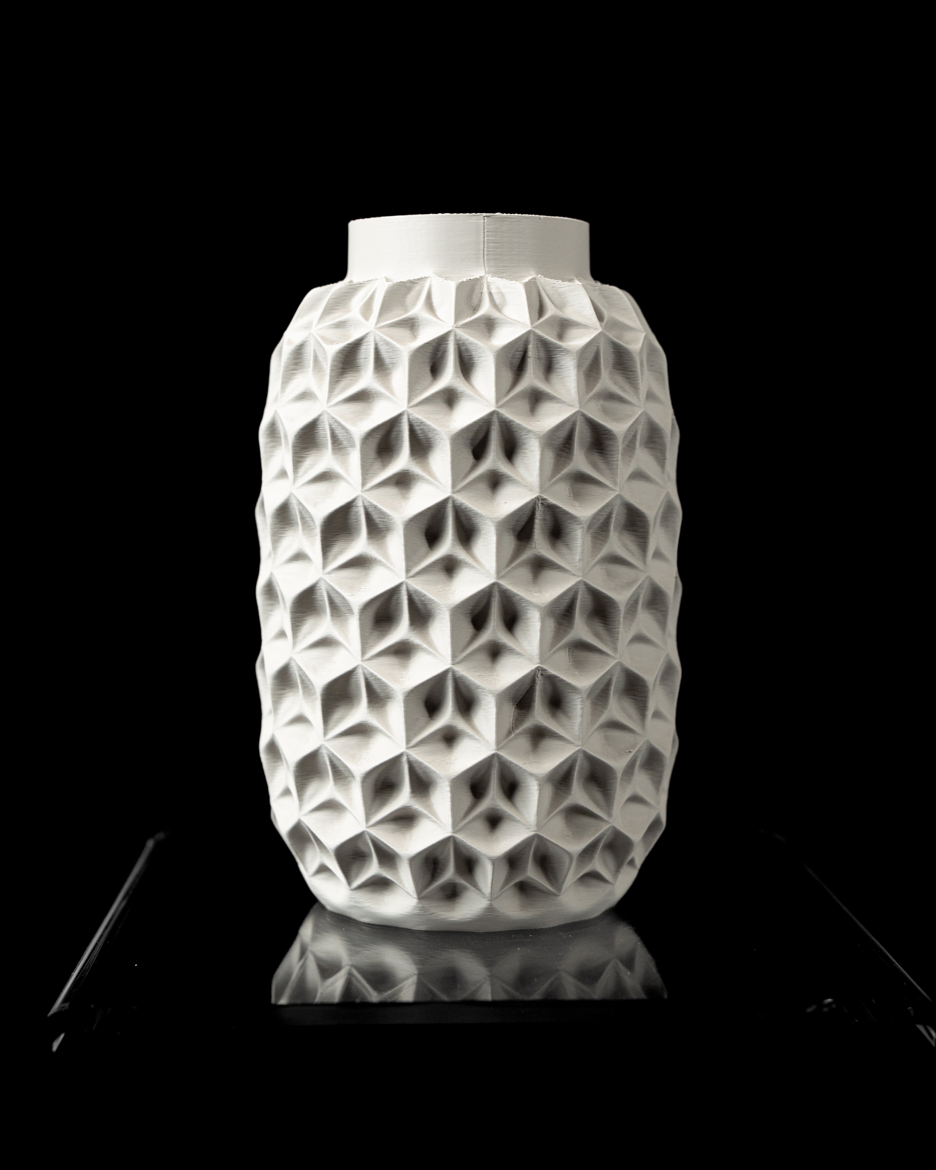 Vaza Decorativa Trihex ArtVeris Inaltime 20cm Alb Wanty