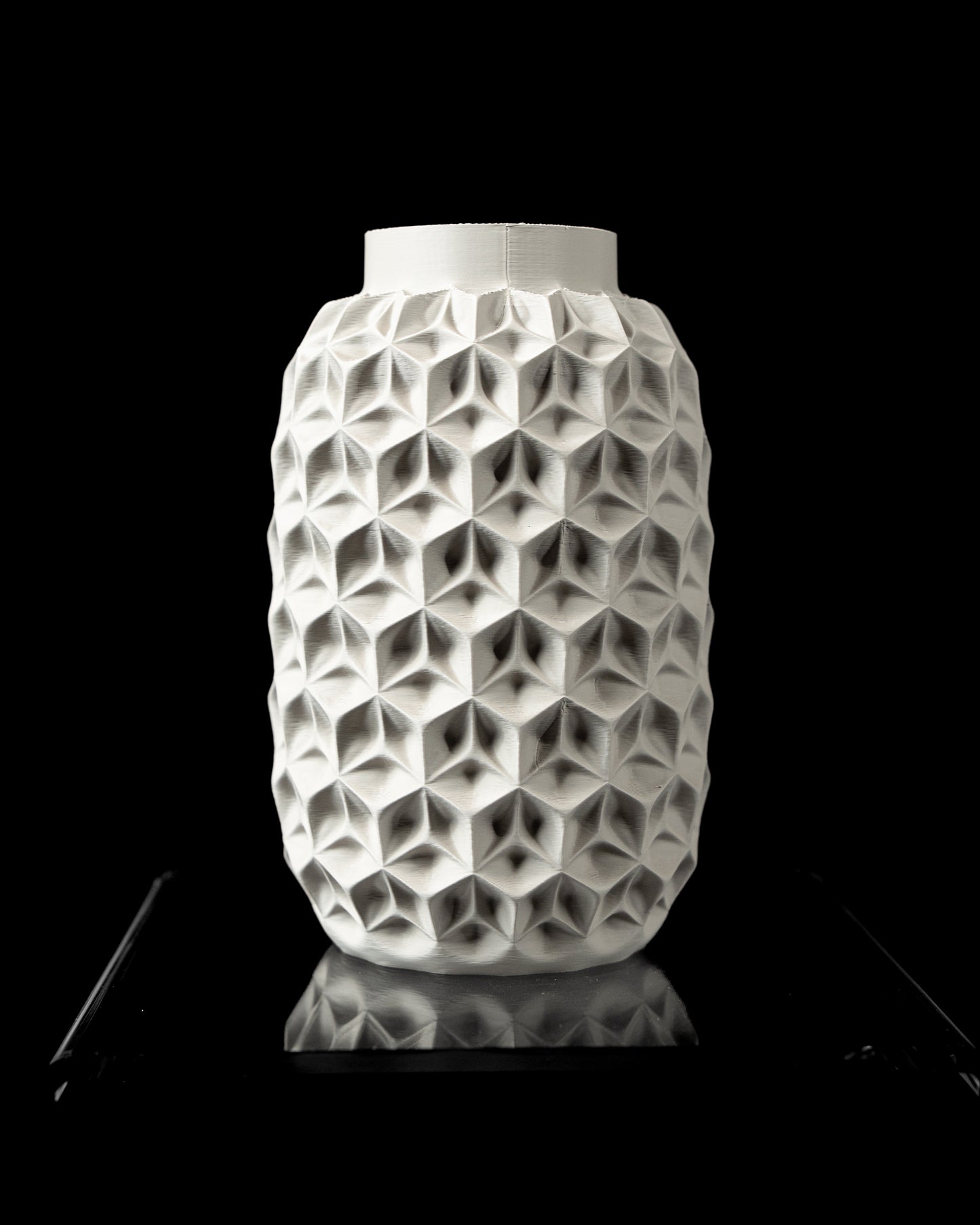 Vaza Decorativa Trihex ArtVeris Inaltime 20cm Alb