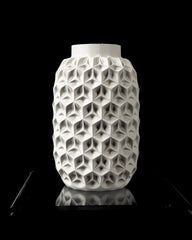 Vaza Decorativa Trihex ArtVeris Inaltime 20cm Alb Wanty