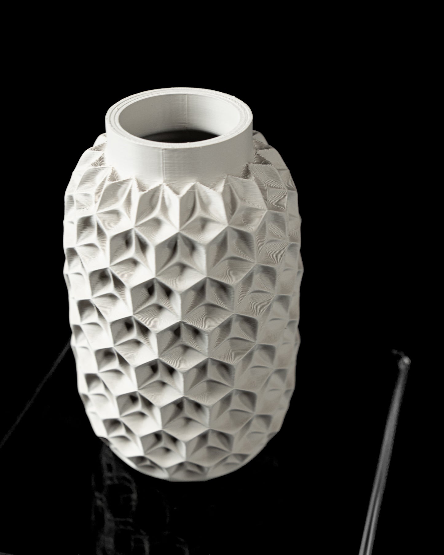 Vaza Decorativa Trihex ArtVeris Inaltime 20cm Alb